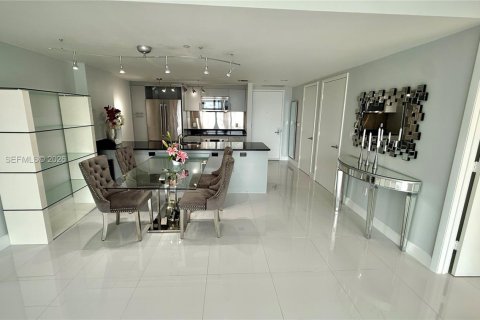 Condo in Miami, Florida, 2 bedrooms  № 2182349 - photo 6