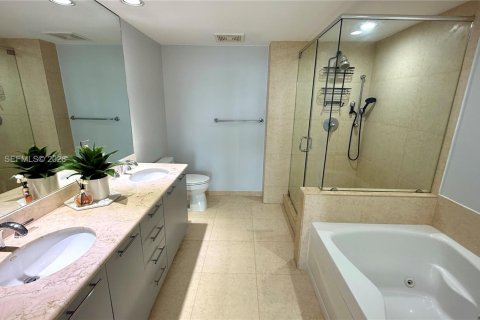 Condo in Miami, Florida, 2 bedrooms  № 2182349 - photo 9