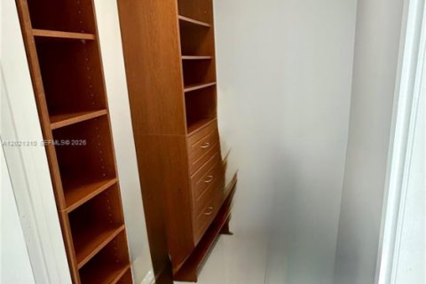 Condo in Miami, Florida, 2 bedrooms  № 2182349 - photo 21