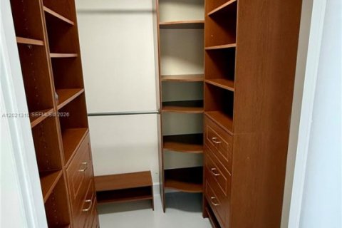 Condo in Miami, Florida, 2 bedrooms  № 2182349 - photo 7