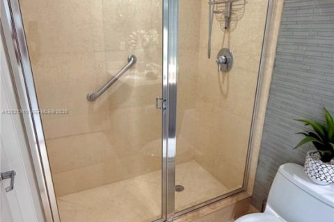 Condo in Miami, Florida, 2 bedrooms  № 2182349 - photo 17