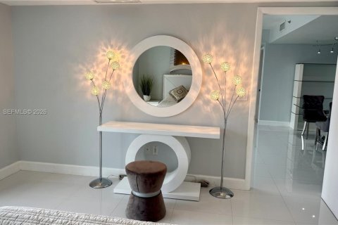 Condo in Miami, Florida, 2 bedrooms  № 2182349 - photo 12