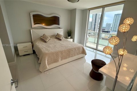 Condo in Miami, Florida, 2 bedrooms  № 2182349 - photo 15