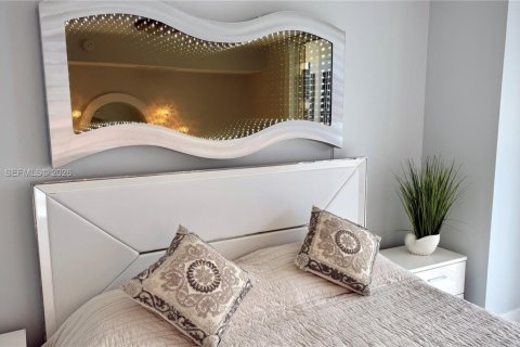Condo in Miami, Florida, 2 bedrooms  № 2182349 - photo 11