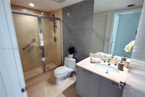 Condo in Miami, Florida, 2 bedrooms  № 2182349 - photo 16
