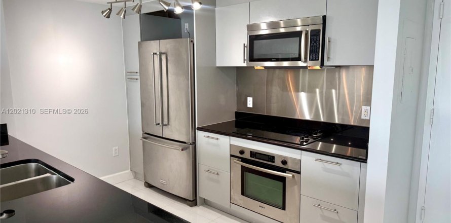 Condo in Miami, Florida, 2 bedrooms  № 2182349