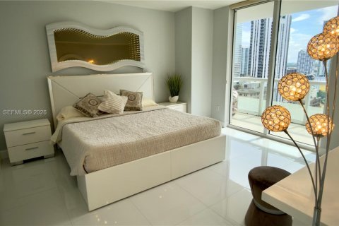 Condo in Miami, Florida, 2 bedrooms  № 2182349 - photo 13