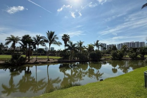 Copropriété à louer à Aventura, Floride: 2 chambres, 109.16 m2 № 2154565 - photo 6