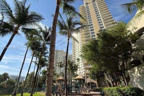Copropriété à louer à Aventura, Floride: 2 chambres, 109.16 m2 № 2154565 - photo 12