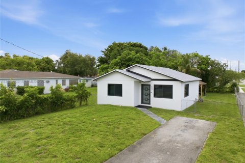 Villa ou maison à vendre à West Park, Floride: 2 chambres, 91.79 m2 № 2086901 - photo 2