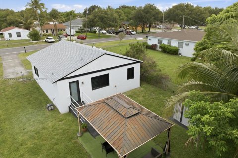 Villa ou maison à vendre à West Park, Floride: 2 chambres, 91.79 m2 № 2086901 - photo 21