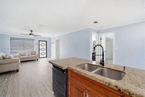 Villa ou maison à vendre à West Park, Floride: 2 chambres, 91.79 m2 № 2086901 - photo 8