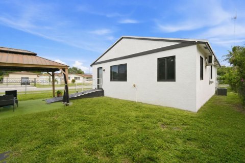 Villa ou maison à vendre à West Park, Floride: 2 chambres, 91.79 m2 № 2086901 - photo 25