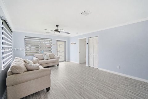 Villa ou maison à vendre à West Park, Floride: 2 chambres, 91.79 m2 № 2086901 - photo 4