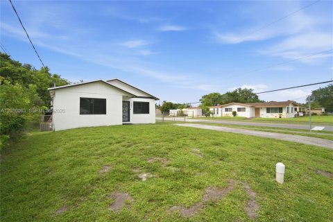 Villa ou maison à vendre à West Park, Floride: 2 chambres, 91.79 m2 № 2086901 - photo 3