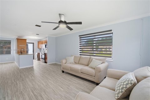 Villa ou maison à vendre à West Park, Floride: 2 chambres, 91.79 m2 № 2086901 - photo 6