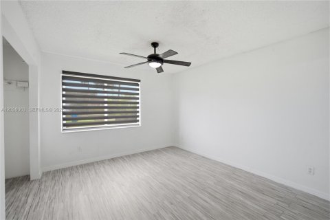Villa ou maison à vendre à West Park, Floride: 2 chambres, 91.79 m2 № 2086901 - photo 15