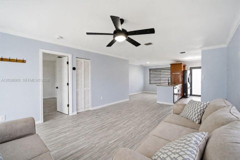 Villa ou maison à vendre à West Park, Floride: 2 chambres, 91.79 m2 № 2086901 - photo 5