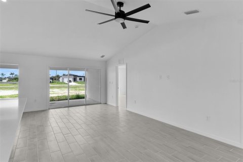 Casa en venta en Cape Coral, Florida, 4 dormitorios, 156.35 m2 № 2207728 - foto 11