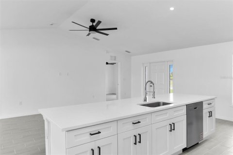 Casa en venta en Cape Coral, Florida, 4 dormitorios, 156.35 m2 № 2207728 - foto 14