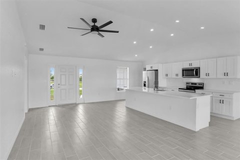Casa en venta en Cape Coral, Florida, 4 dormitorios, 156.35 m2 № 2207728 - foto 12
