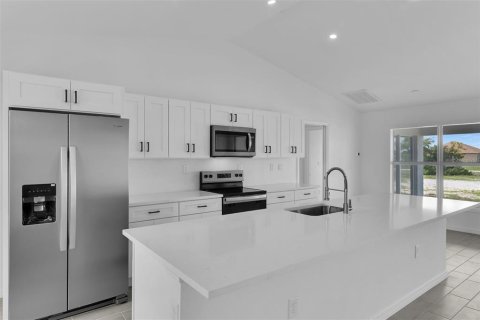 Casa en venta en Cape Coral, Florida, 4 dormitorios, 156.35 m2 № 2207728 - foto 4