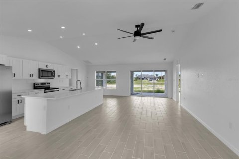 Casa en venta en Cape Coral, Florida, 4 dormitorios, 156.35 m2 № 2207728 - foto 3