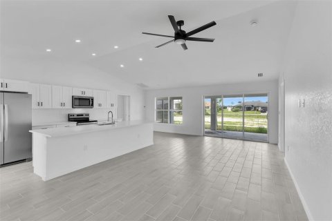 Casa en venta en Cape Coral, Florida, 4 dormitorios, 156.35 m2 № 2207728 - foto 6