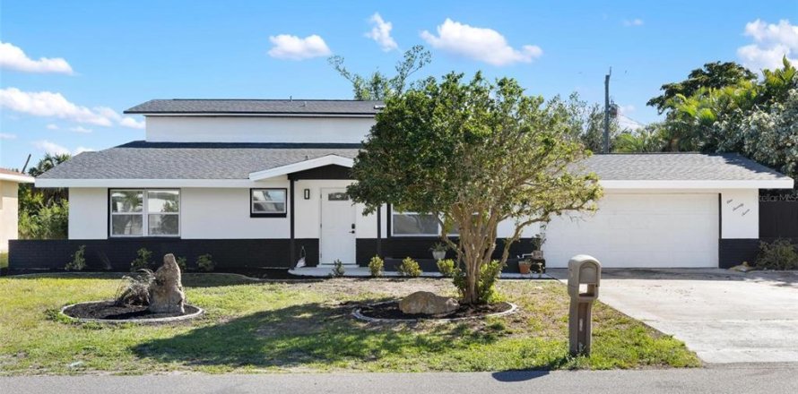 Casa en Port Charlotte, Florida 4 dormitorios, 213.68 m2 № 1831392