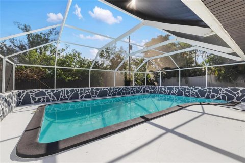 Casa en venta en Port Charlotte, Florida, 4 dormitorios, 213.68 m2 № 1831392 - foto 25