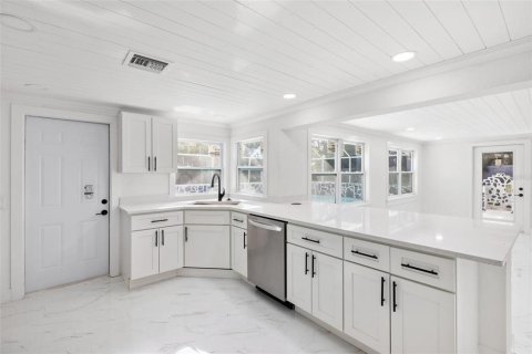 Casa en venta en Port Charlotte, Florida, 4 dormitorios, 213.68 m2 № 1831392 - foto 4