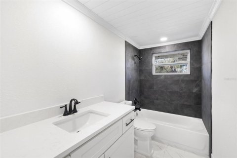 Casa en venta en Port Charlotte, Florida, 4 dormitorios, 213.68 m2 № 1831392 - foto 17