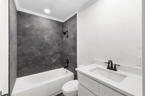 Casa en venta en Port Charlotte, Florida, 4 dormitorios, 213.68 m2 № 1831392 - foto 21