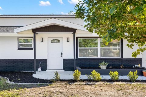 Casa en venta en Port Charlotte, Florida, 4 dormitorios, 213.68 m2 № 1831392 - foto 2