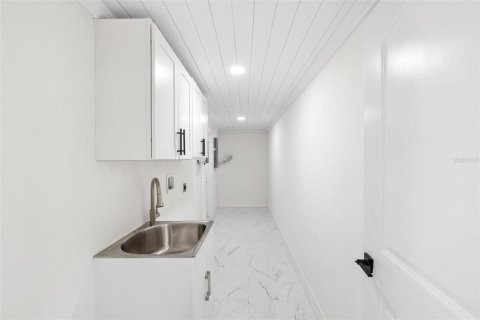 Casa en venta en Port Charlotte, Florida, 4 dormitorios, 213.68 m2 № 1831392 - foto 23