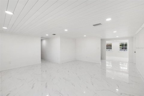Casa en venta en Port Charlotte, Florida, 4 dormitorios, 213.68 m2 № 1831392 - foto 10