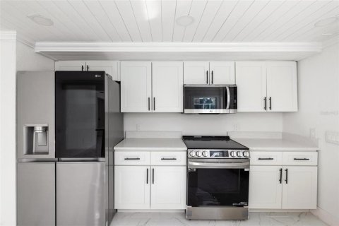 Casa en venta en Port Charlotte, Florida, 4 dormitorios, 213.68 m2 № 1831392 - foto 5