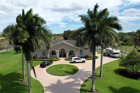 House in Southwest Ranches, Florida 5 bedrooms, 288.09 sq.m. № 2068188