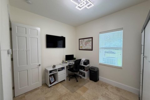 House in Southwest Ranches, Florida 5 bedrooms, 288.09 sq.m. № 2068188 - photo 13