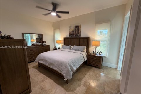 House in Southwest Ranches, Florida 5 bedrooms, 288.09 sq.m. № 2068188 - photo 11