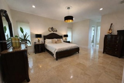 House in Southwest Ranches, Florida 5 bedrooms, 288.09 sq.m. № 2068188 - photo 10