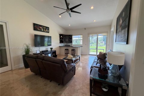 House in Southwest Ranches, Florida 5 bedrooms, 288.09 sq.m. № 2068188 - photo 6