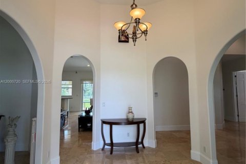 House in Southwest Ranches, Florida 5 bedrooms, 288.09 sq.m. № 2068188 - photo 2