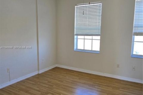 Таунхаус в Дейви, Флорида 3 спальни № 1997825