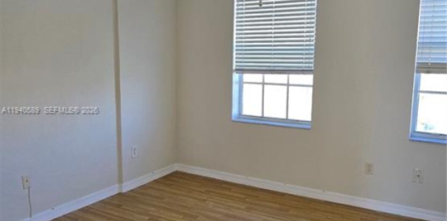 Таунхаус в Дейви, Флорида 3 спальни № 1997825