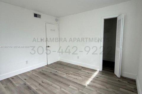 Copropriété à louer à Miami, Floride: 2 chambres, 83.61 m2 № 2011218 - photo 8
