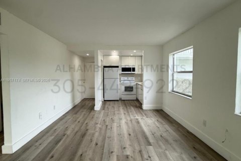 Copropriété à louer à Miami, Floride: 2 chambres, 83.61 m2 № 2011218 - photo 2