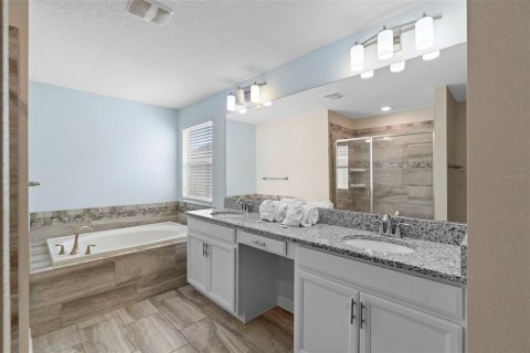 House in Davenport, Florida 5 bedrooms, 305.74 sq.m. № 1915468 - photo 18