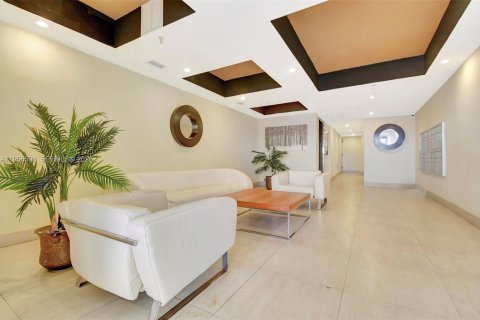 Купить кондоминиум в Майами-Бич, Флорида 2 спальни, 91.23м2, № 2020736 - фото 28