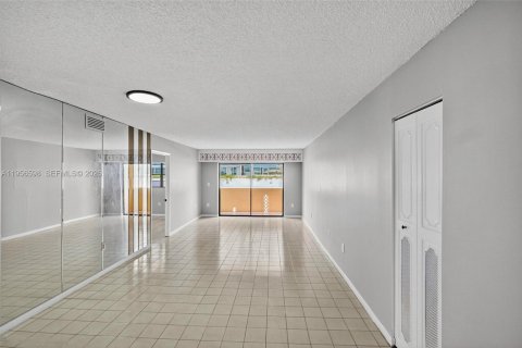 Купить кондоминиум в Майами-Бич, Флорида 2 спальни, 91.23м2, № 2020736 - фото 3